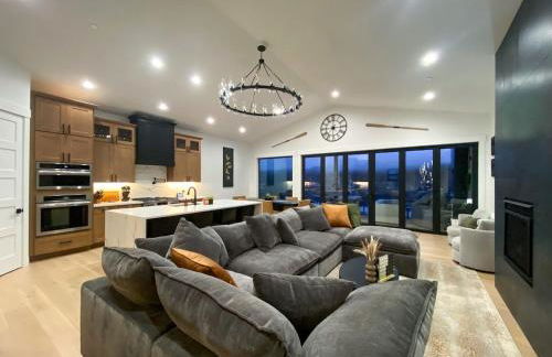 Luxe Port Lookout with waterfront, theater, games - Foto 3