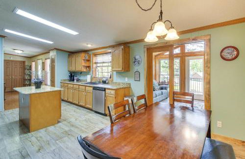 Lakefront Arkansas Home with Dock and Sunroom - Foto 12