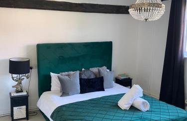 Farmhouse Retreat with Hot Tub, Pool, Horses, Games Room, Free Car Park, Only 45 min from Oxford Circus - Foto 33