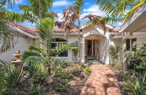 Paradise with a pool, pier and private beach area - Foto 30