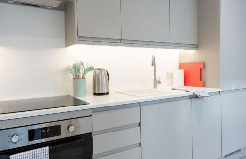 Bright & Airy 2BD - 10 mins walk to Chelt Centre! - Photo 50