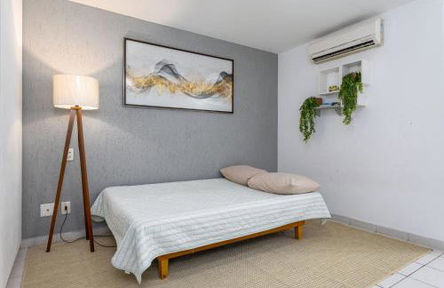 Apartamento com varanda de frente para o MAR - Angra dos Reis - Shopping Piratas - Portaria 24hs - Foto 8