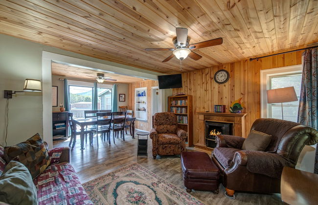 Moonshiner's Cabin Minutes From Two Wheels! - Foto 25