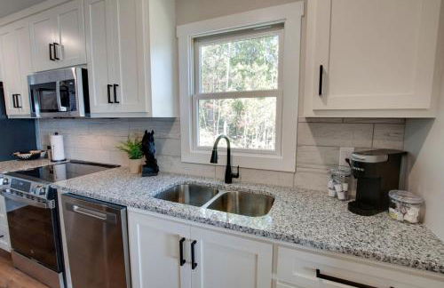 Gorgeous Cabin Great for Groups or Families with Jacuzzi, Fire Pit and Views in Alabama - Foto 21