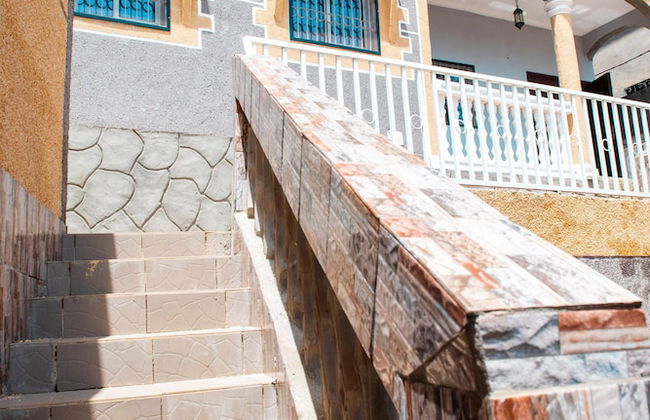 Odza, Modern Apartment, 3 Bedrooms, Private Parking - Foto 17