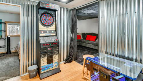 Home Theater and Hot Tub! Home Near Higgins Lake - Foto 3