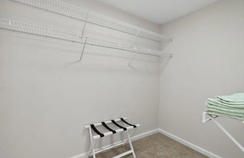 3BR 2'5 BA King Suite Fenced Yard Parking - Foto 27