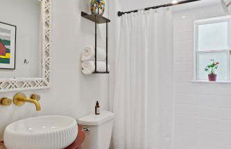 Charming Family Home Sleeps 8 near DC, Historic Old Town VA, & National Harbor - Foto 8