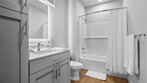 Luxe King Suite, Cozy Sectional, Gym, Pool, Amp - Foto 5, towels, Shower