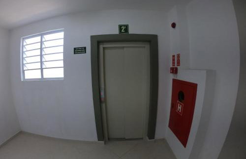 APTO PERTINHO DA PRAIA Internet 500mb e 3 Tvs 2 Quartos TV a cabo Estacionamento Tudo Perto - Foto 34