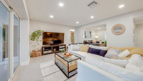 Luxe Outdoor Space! Elevated Delray Beach Living - Photo 4