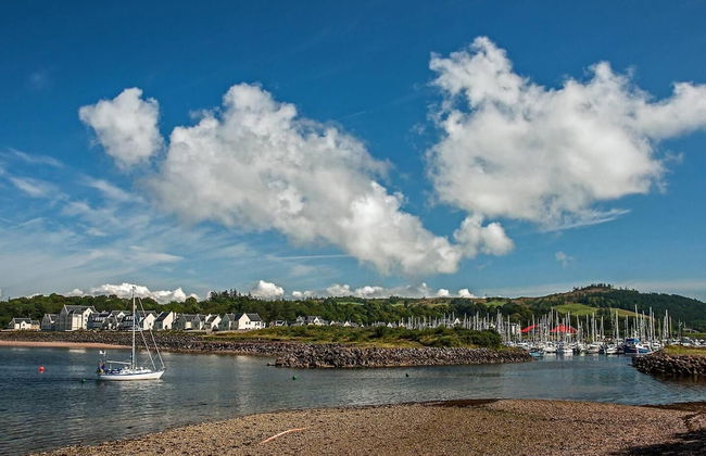 Beautiful 2-bed Apartment in Inverkip Great Garden - Foto 22