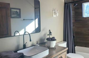 One of a Kind Cabin, Covered Deck, Spa, and Games - Foto 39