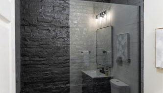 Modern Loft-Style Retreat Near Blenko Glass in Milton, WV - Foto 4, Shower