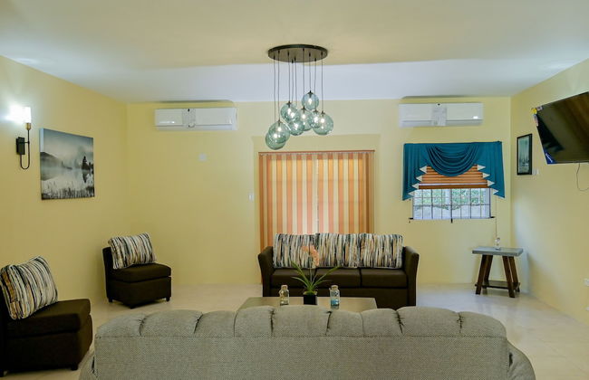 Champagne Villa - Photo 3