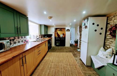 Cute Quirky Cottage - Photo 12