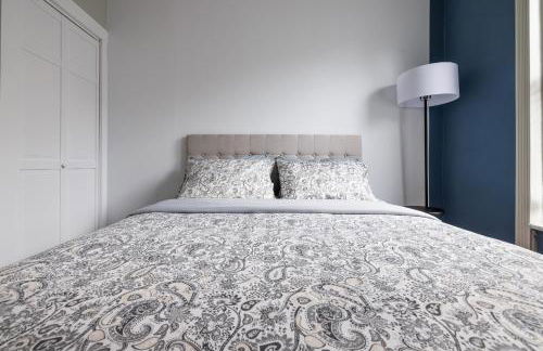 Ultimate Urban living at Centrally Located Apartments - Photo 11