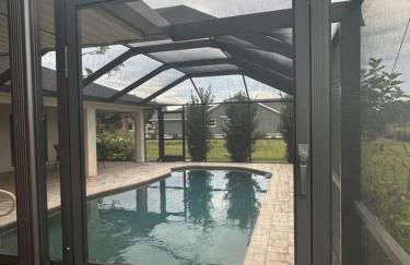 Heated pool with canal views - Foto 18