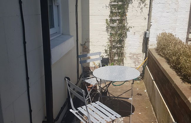 Lovely Large Garden Flat - Photo 15