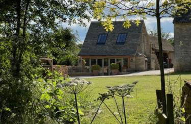 Idyllic secluded hideaway with countryside views on the edge of the Cotswolds - Photo 20