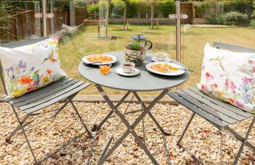 The Lodge - Elegant Comfort in a Peaceful Setting - Photo 33