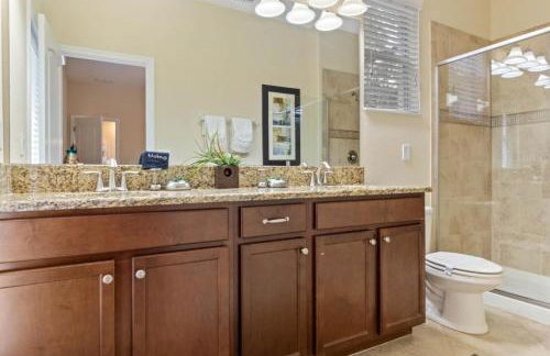 Spacious Vacation Home with Pool & Jacuzzi Near Disney - Foto 20