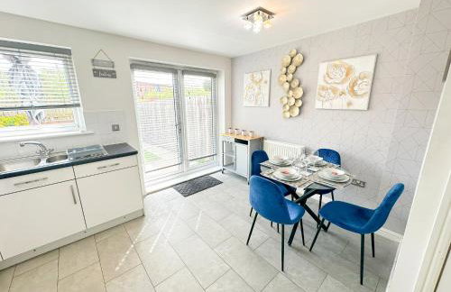 Luxury 4 Bed House - Free Parking - Contractors - Relocators - Foto 12