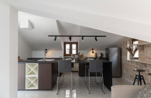 Charming stone apartment with jacuzzi in center of Omiš - Foto 35