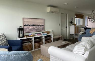 Beachfront Luxury with 4BR and Views - Foto 7