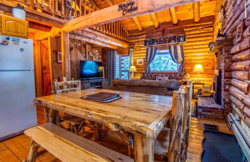 Family-Focused & Pet-Friendly Log Cabin with 4BR 2BA Sleeps 10 - Photo 5