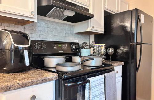 Kings, 75" TV & Backyard Fun - NearWesley - Foto 12