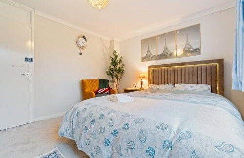 #99 Quirky and Stylish 3-Bedroom - Close to Drayton Manor Theme Park - Sleeps 6 - "Perfect for contractors and Families - Free parking" - Photo 45