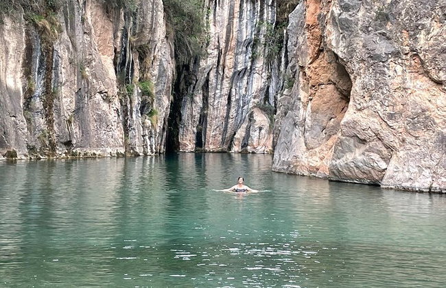 Nada en Fuentes termales y explora el cañón de Montanejos. - Foto 11