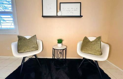 Spacious 4BR Fam Retreat King Bed WIFI And Parking - Foto 8