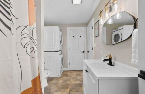 Spacious-5 Beds! 3 Mi to Mohegan - Foto 20