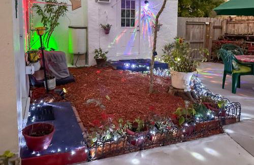 Sun-Soaked Studio with Pool Access in Lake Worth! - Foto 36