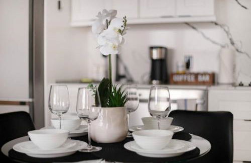 Sleek 2BR On Rvrwalk Gym Parking Near Conv Ctr - Foto 51