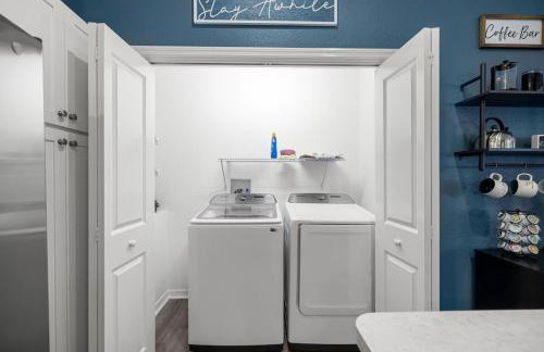 Luxe 2BR in The Villages, Mins to Eastport Town Square With Patio and Kingbed - Foto 9