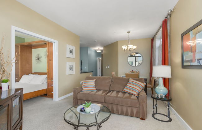 Corner Unit in the Middle of It All - Foto 8