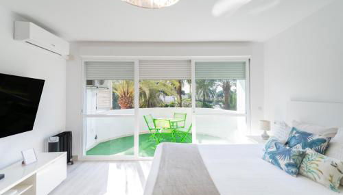 Moderno estudio y piscina a 50 metros de la playa - Photo 4