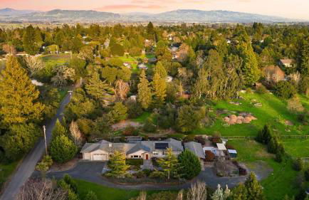 Pool Hot Tub Firepit Game Room Minutes from Sebastopol Russian River Baker Lane Retreat - Foto 37