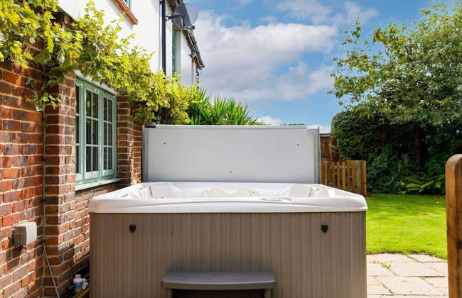 Tranquil Luxe in Country Cottage - Photo 74