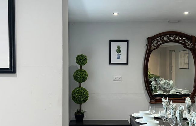 The Cheshire Gathering - Hot Tub 8 Bedroom - Photo 15