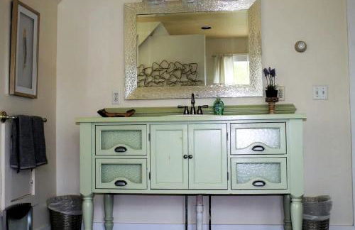 Charming Dog-Friendly Beach House with Fire Pit & Jetted Tub Near Carters Beach in Hancock, Maine - Foto 30