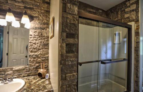 Mountain retreat w 2 fireplaces & lake - Foto 28