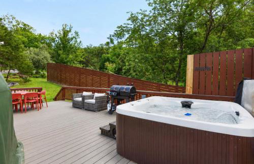 Luna Dome - Lakefront with Hot Tub, Wi-Fi, Sleeps 4 - Photo 27