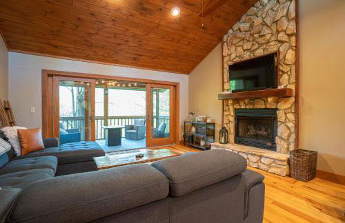 King Bed, Putt-Putt w/ Hot Tub, & Other Games - Foto 12