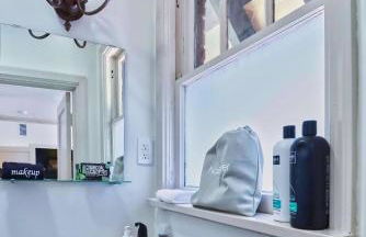 Historic Tudor Home, Heated Pool - Photo 38