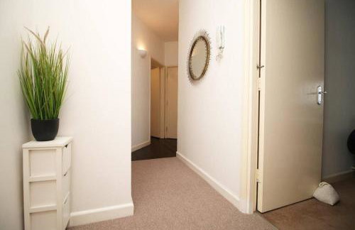 2 Bedroom City Apartment - 20mins Walk to Cabot Circus, With Free Wi-Fi & Off-Peak Parking Included - Foto 34