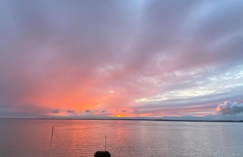 Princes Esplanade-Beachfront House with Balcony a stone throw from Gurnard Beach - Foto 43